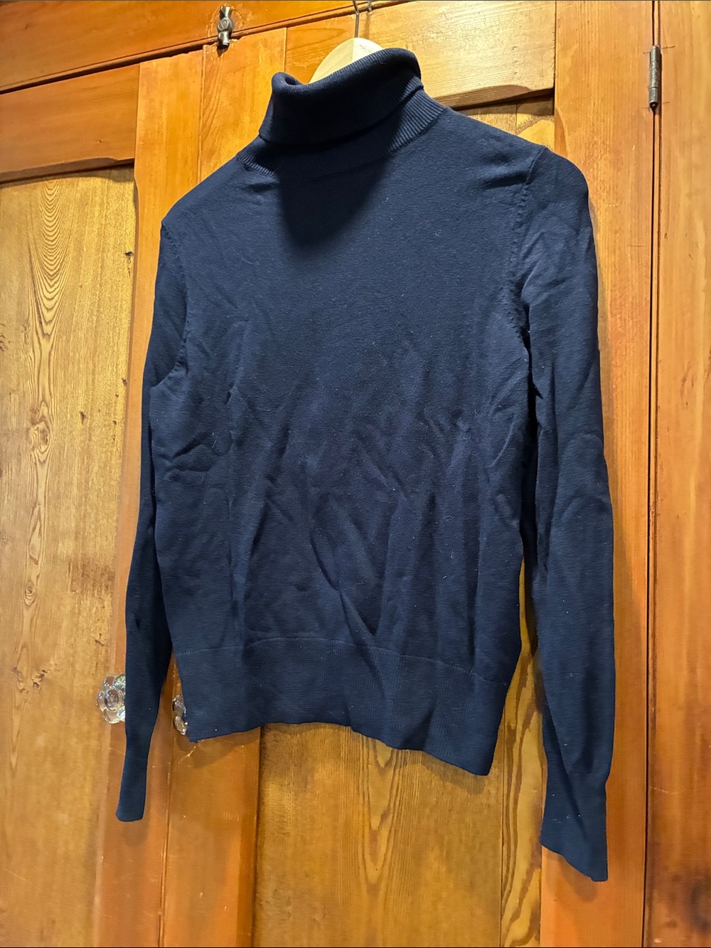 10/25$ 🧁 Classic Navy Turtleneck Sweater